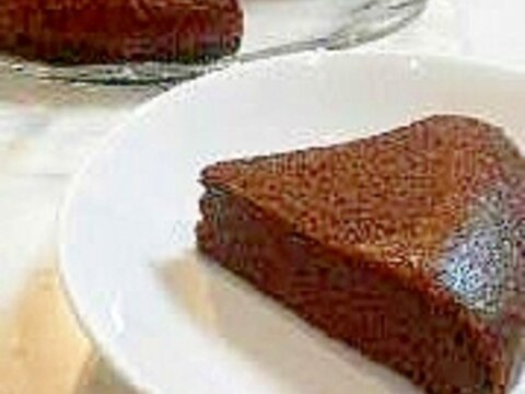 チョコと卵だけで！炊飯器チョコケーキ